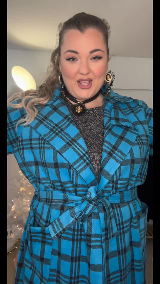 Το πιο Fashion Ημιπαλτο «Scotch Coat »που σίγουρα πρέπει να αποκτήσει η ντουλάπα σου ήρθε σε 3 μοναδικές αποχρώσεις σε 2 plus size μεγέθη και μόνο 25,50€ Καντο δικό σου τώρα από το site μας γιατί εσύ θα χάσεις !!! 

📨Παράγγειλε τα τώρα με ένα μόνο μήνυμα ή μέσα από το site μας 
www.curvita.gr !
✨
 #curvitagr #curvyfashion #vassiaglam