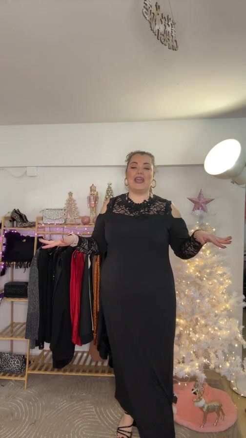 🔴Live κάθε Τρίτη και Κυριακή κατά τις 14:00 πάντα με plus size επιλογές και πάντα στις καλύτερες τιμές της αγοράς . 
🆘Μην χάνεις τα 🔴live μας γιατί εκεί δείχνουμε και bazaar προσφορές και εκπτώσεις .

📨Μπορεις να τα παραγγείλεις με ένα μόνο μήνυμα ή μέσα από το site μας 
www.curvita.gr !
✨
 #curvitagr #curvyfashion #vassiaglam